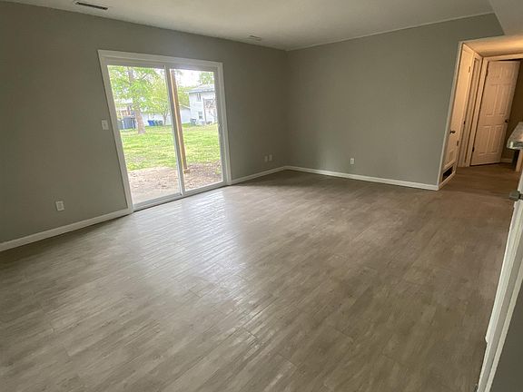 3rd image of 2446 Cedarwood Ave #1
