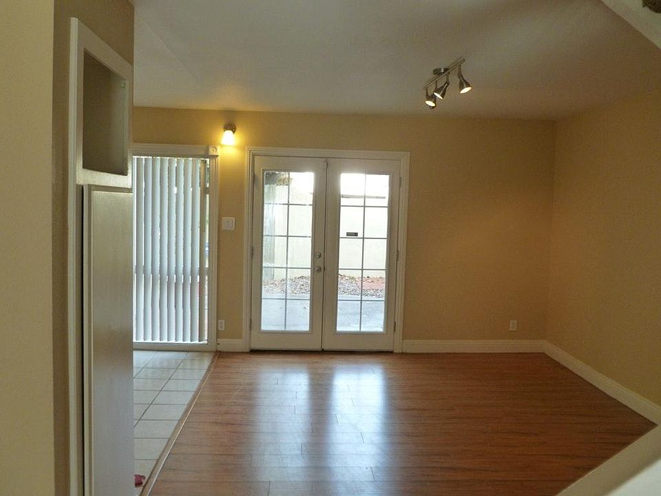 1st image of 548 Oakbrook Ln