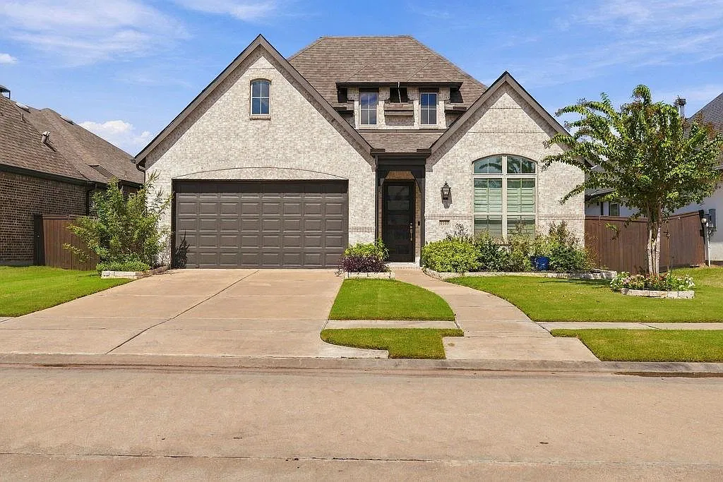 4 bed, 3.0 bath, 2298 sqft, $3,500 — Photo 2