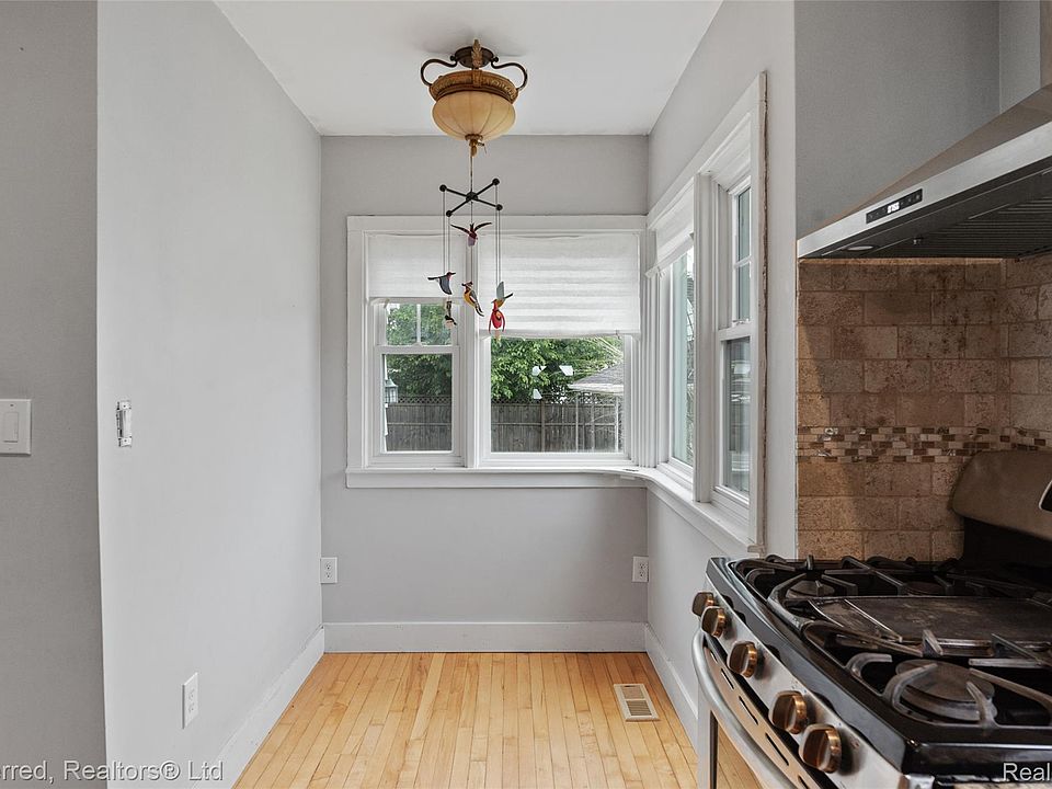 22265 Nowlin St, photo 5