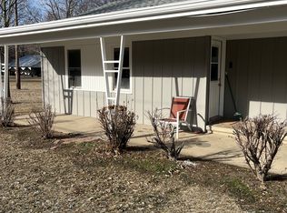 1040 Pine Bluff Rd, Morris, IL 60450