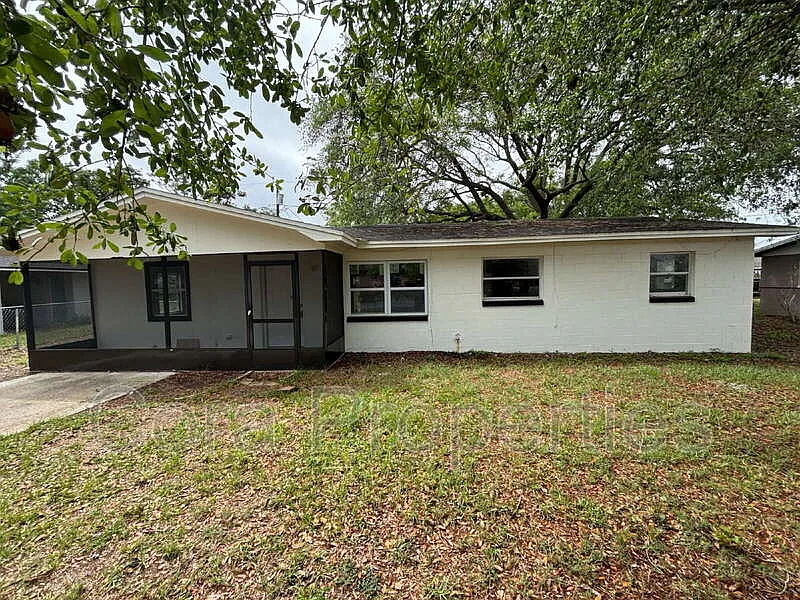 4 bed, 2.0 bath, 1325 sqft, $1,800 — Photo 3