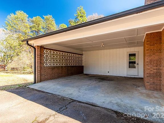 2nd image of 126 Regal Cir #21-22