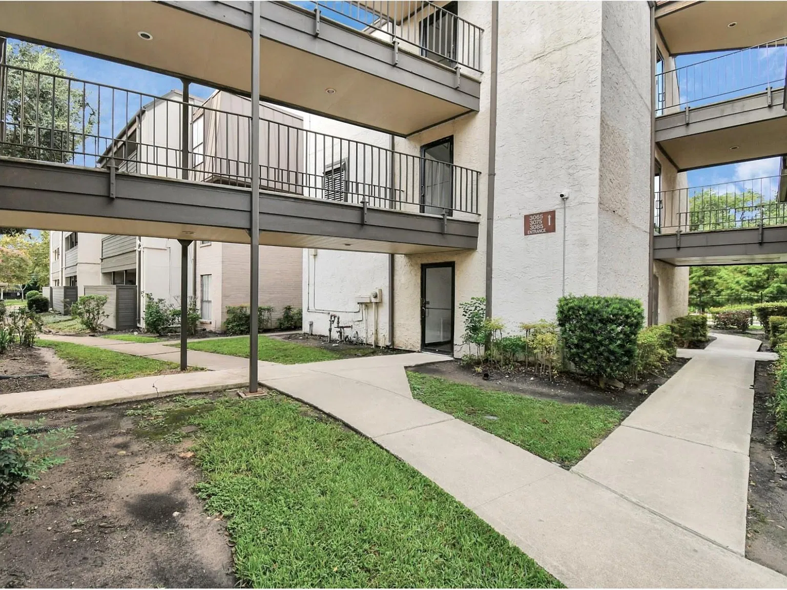 2 bed, 1.5 bath, 950 sqft, $1,200 — Photo 3
