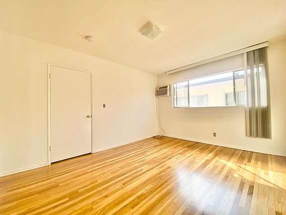 5th image of 1058 S Wooster St #6