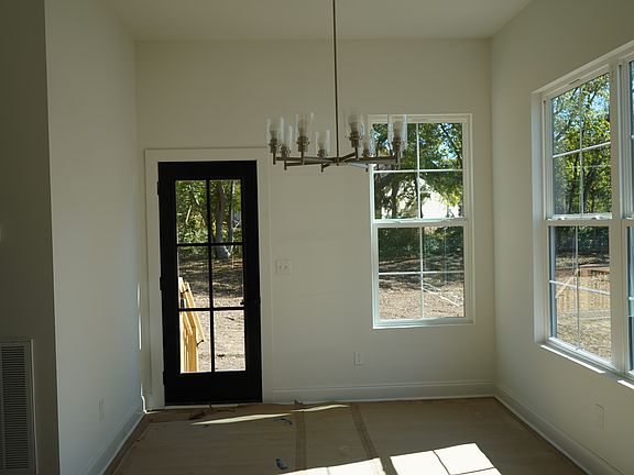 3rd image of 729 Idlewild Dr