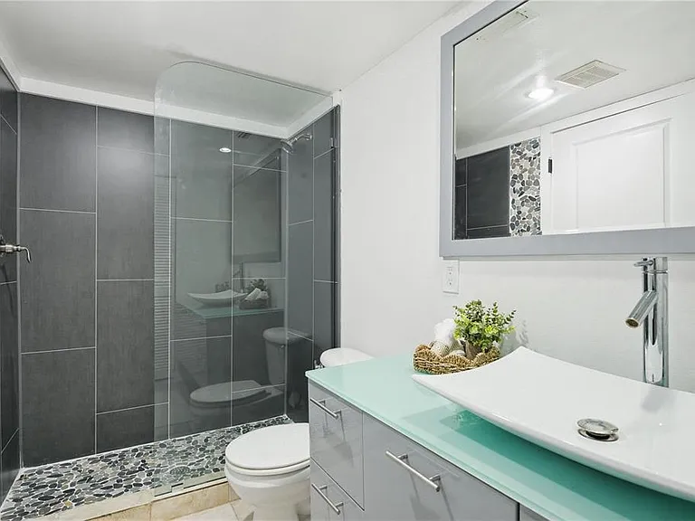 701 S Madison Ave #420 — Photo 17