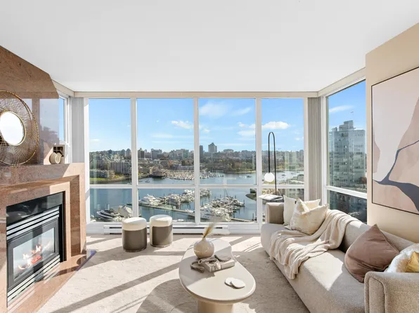 1077 Marinaside Cres #1703, Vancouver, BC V6Z 2Z5