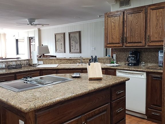 2nd image of 706 N Shore Dr