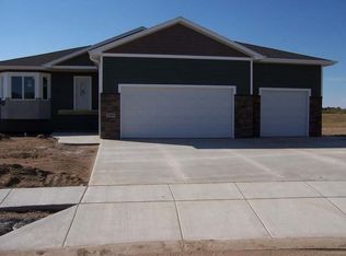 1709 Amber Pl, Mandan, ND 58554