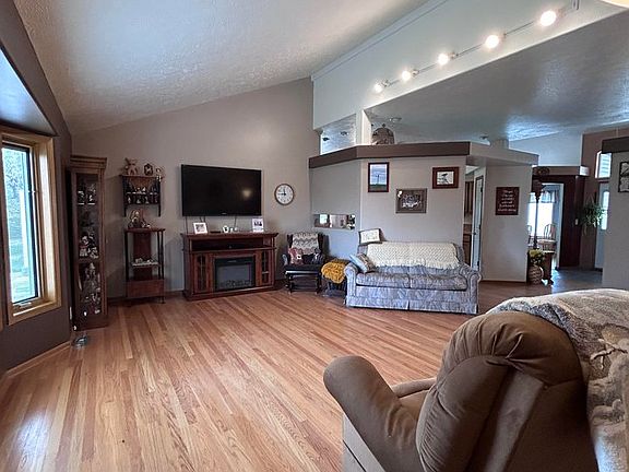 5th image of 717 3rd Ave