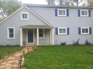 2665 Hessel Ave, Rochester Hills, MI 48307