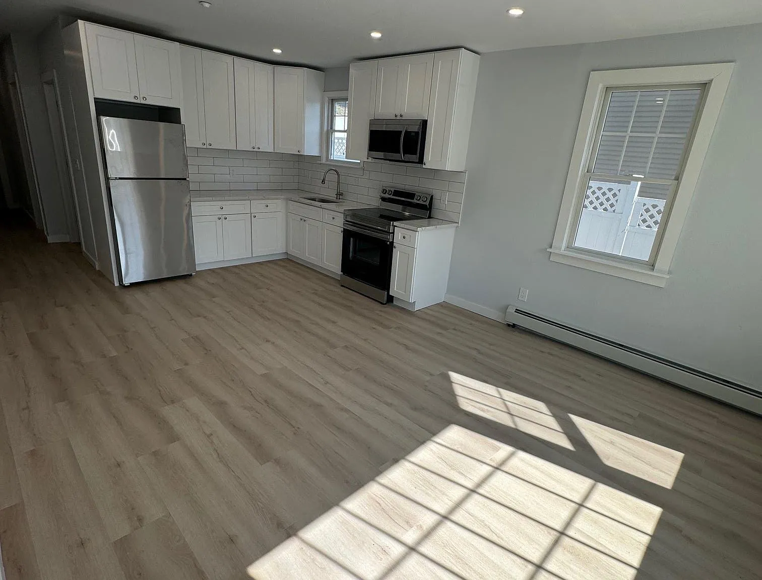 2 bed, 1.0 bath, 900 sqft, $2,728 — Photo 4
