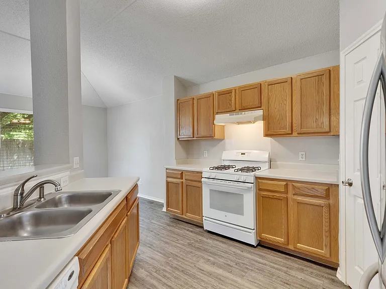 1403 Gulf Way — Photo 5