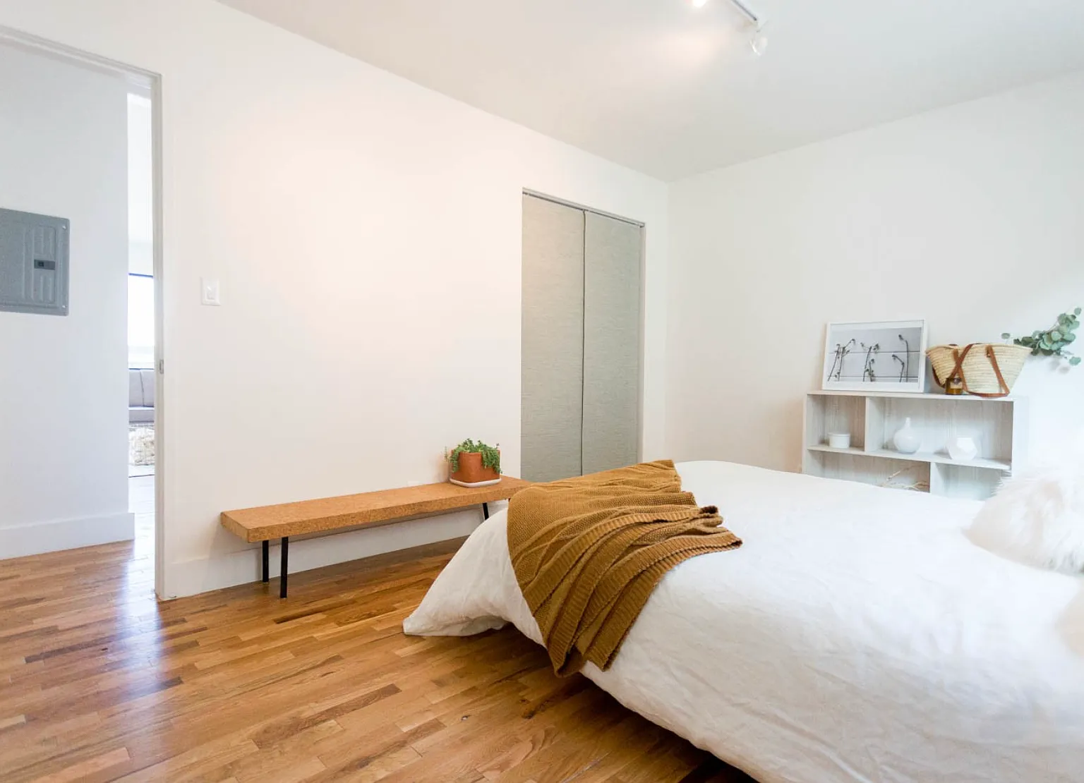 1 bed, 700 sqft, $2,500 — Photo 3