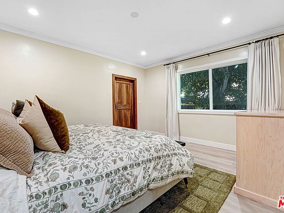 5th image of 15441 Lemarsh St