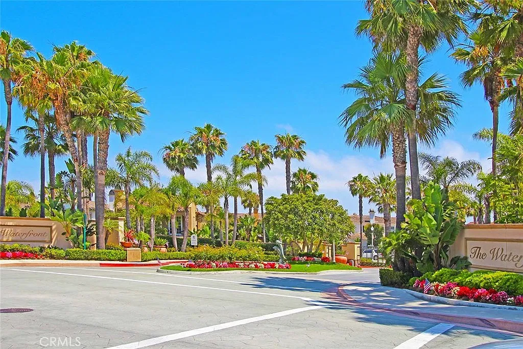 2 bed, 2.5 bath, 1670 sqft, $5,200 — Photo 2