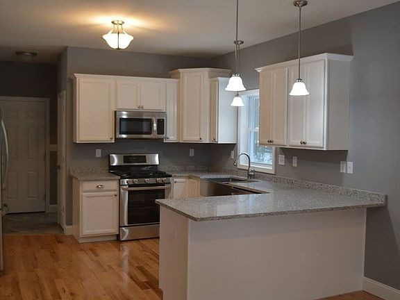 2nd image of 60A Brampton Ln