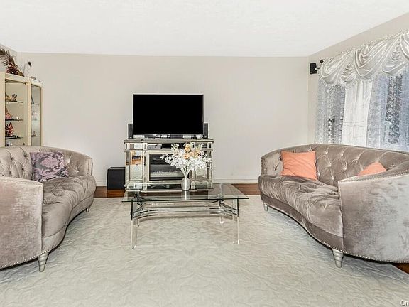 2nd image of 4460 Carpenter Ave
