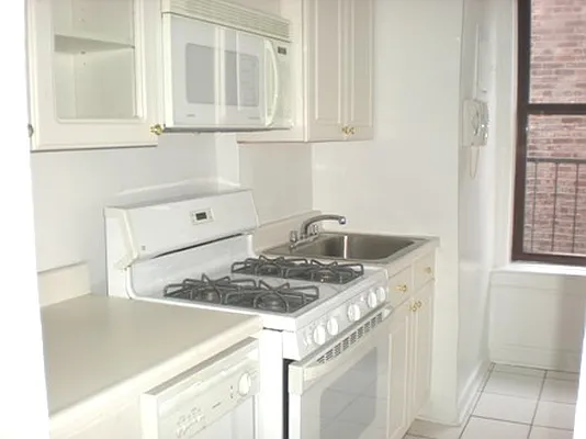 Rented by Metropolitan Equities | media 9