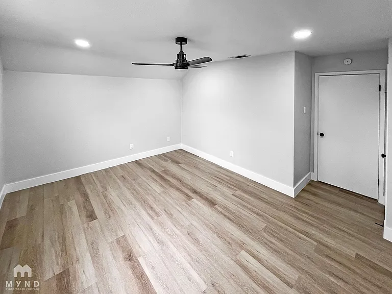 1215 Spring Lake Dr — Photo 28