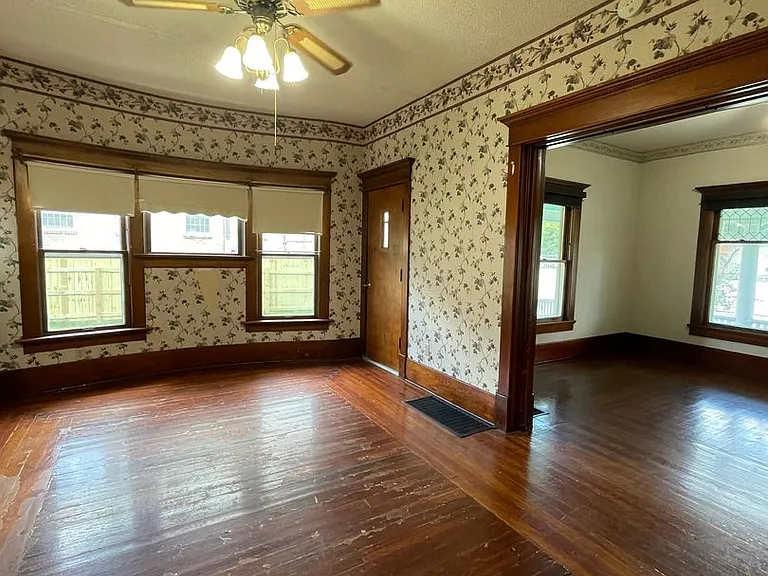 615 E 6th Ave — Photo 17