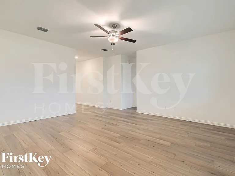 2324 Okeefe Dr — Photo 6
