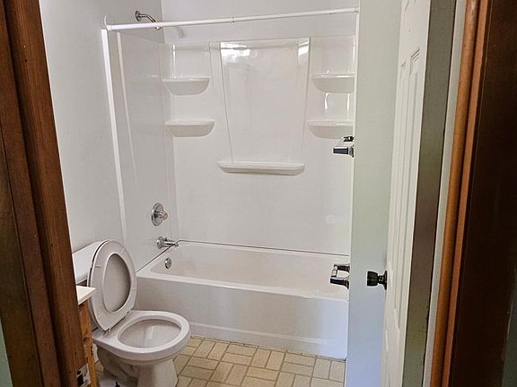 2nd image of 176 Robert Dr APT 6