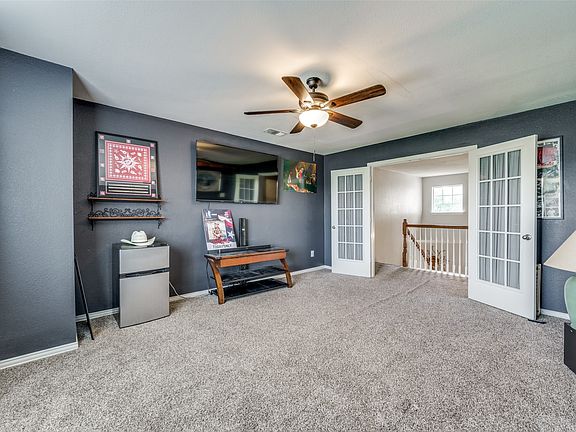 3rd image of 1481 Royal Oaks Dr
