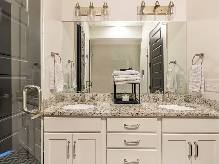 1027 E Trinity Ln #9 — Photo 6