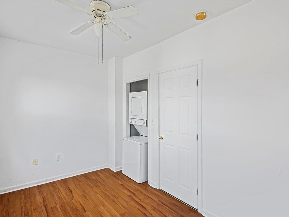 1st image of 2131 N Woodstock St #2