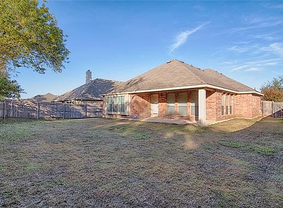 4th image of 1202 Thicket Dr