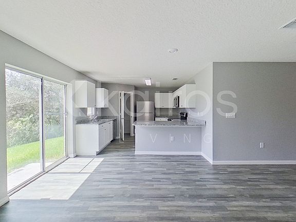 5th image of 2880 W Manitoba Pl
