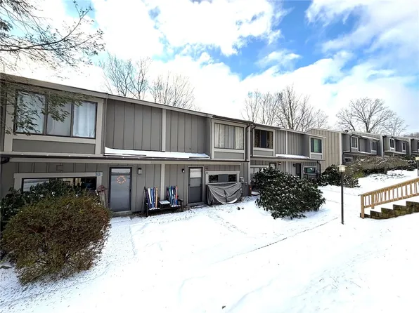 29 Craighead Dr, Hidden Valley, PA 15502