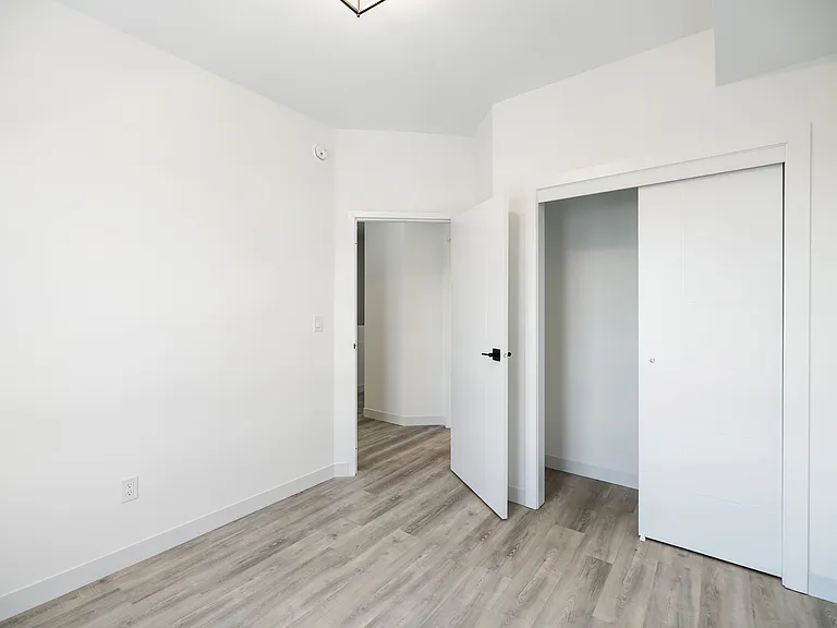 11 Merkel Manza Blvd — Photo 52