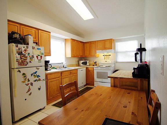 4th image of 949 Georgia Ave APT B