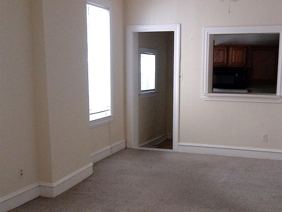 2nd image of 802 N Van Buren St APT 2