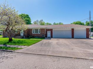 2106 Cedar St, Davenport, IA 52804