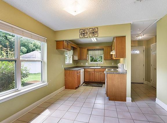 4th image of 122 Napoleon Ave #122