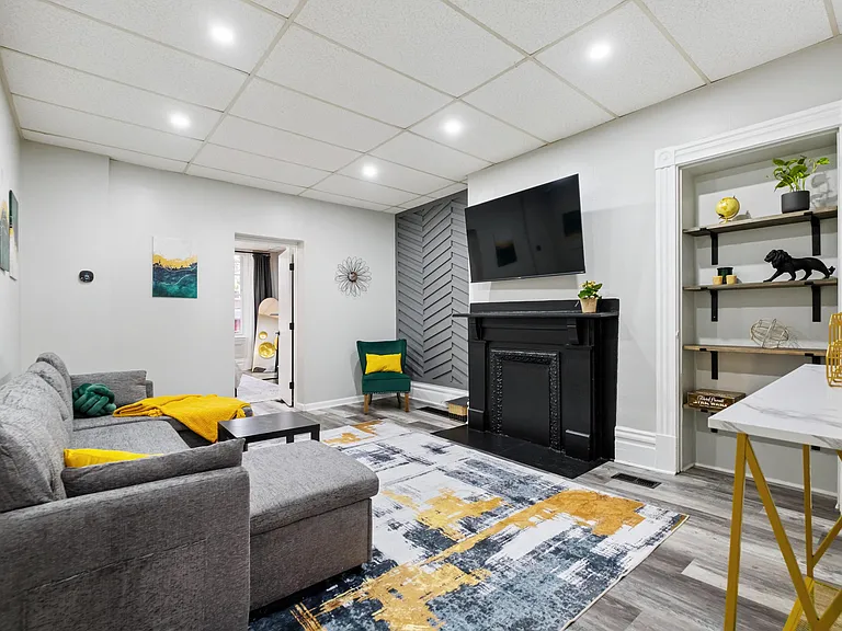 535 Gross St #1 — Photo 3