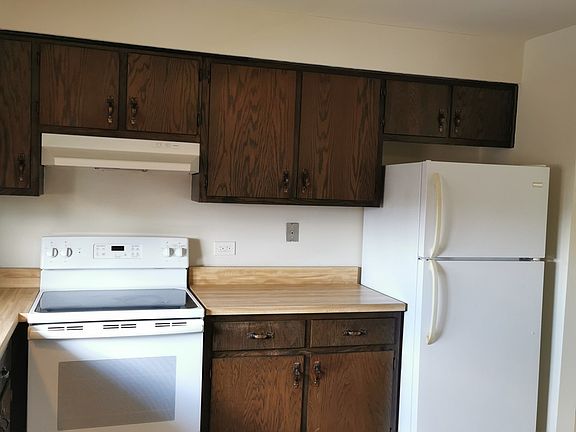 2nd image of 16640 Crescent Ave #2W