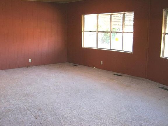 5th image of 25468 Jerry Ln