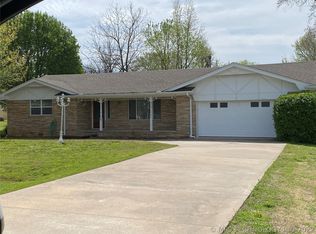 225 W Cooweescoowee Ave, Oologah, OK 74053