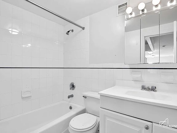 5th image of 242 W 21st St APT 2B