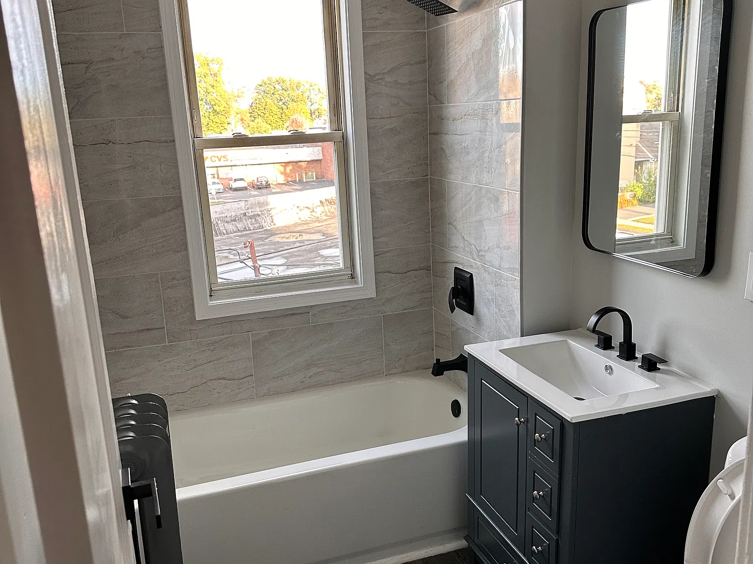 3 bed, 1.5 bath, 1242 sqft, $2,000 — Photo 4