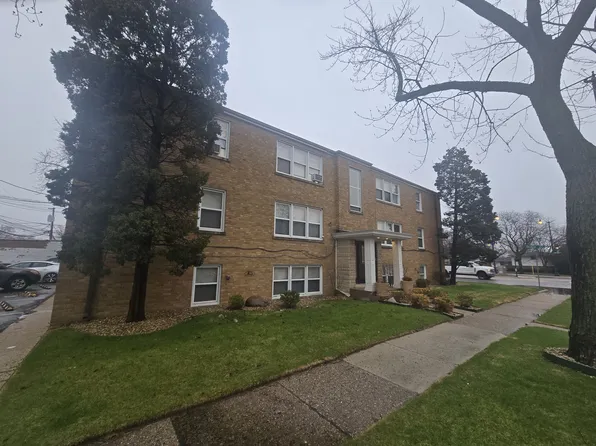 4800 Greenwood St #Gw, Skokie, IL 60077