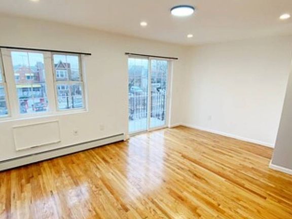 5th image of 2925 Laconia Ave APT 1