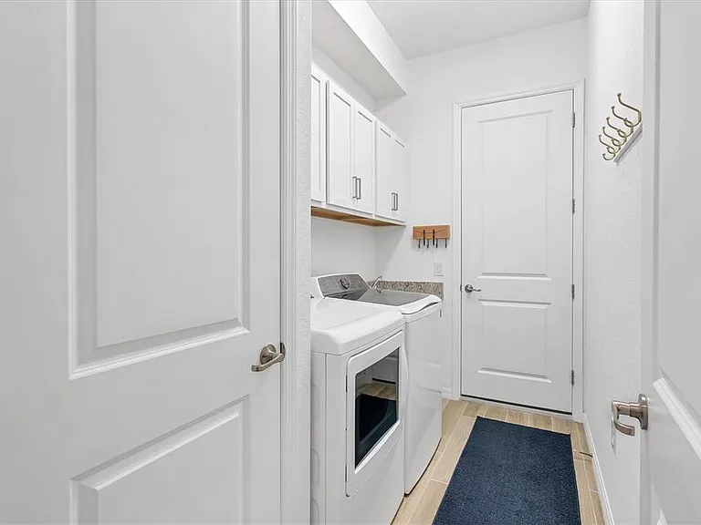 25228 Longmeadow Dr — Photo 22