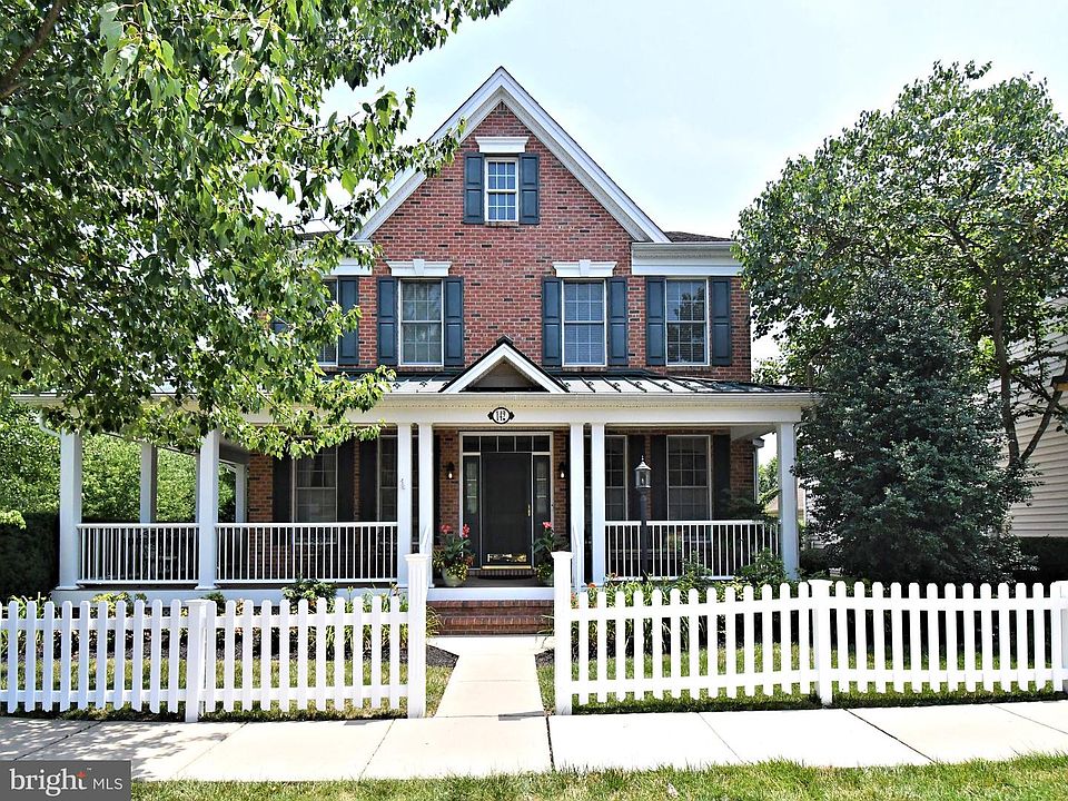 1st image of 142 Cambridge Pl