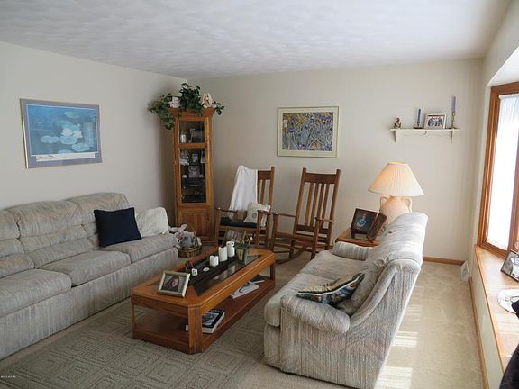 3rd image of 5101 Creekview Dr SE